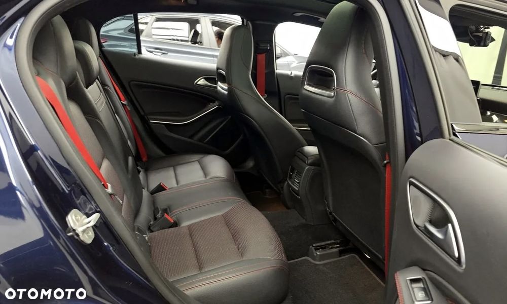 Mercedes-Benz GLA - 8