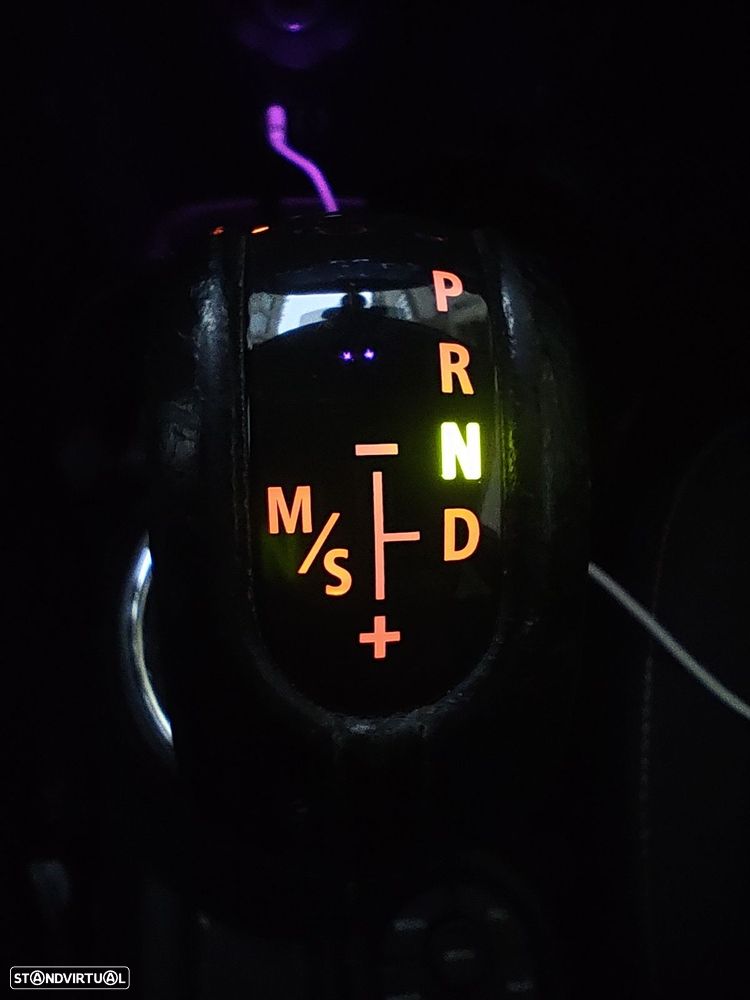 MINI 5 Portas Cooper D Aut. - 17