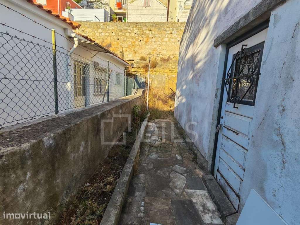Moradia T3 em Cascais para reabilitação total, com projeto aprovado - Grande imagem: 5/24