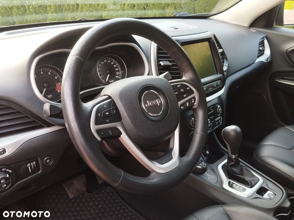 Jeep Cherokee - 20