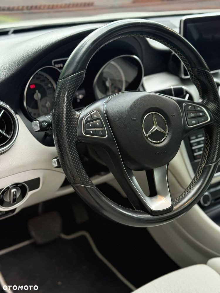 Mercedes-Benz GLA - 21