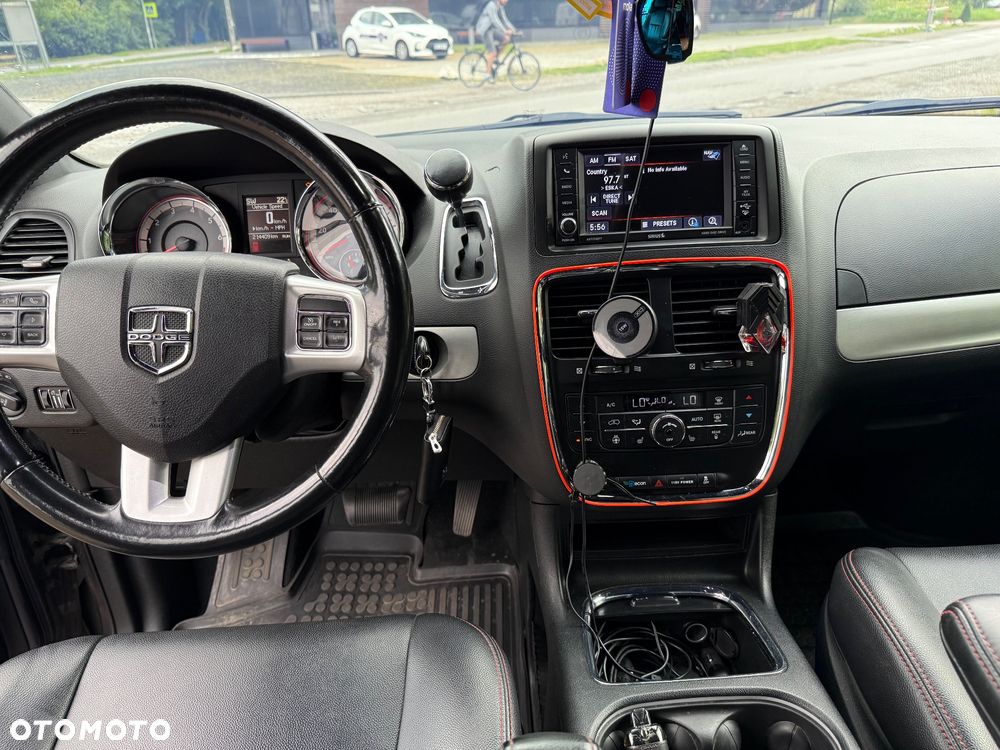Dodge Grand Caravan - 9
