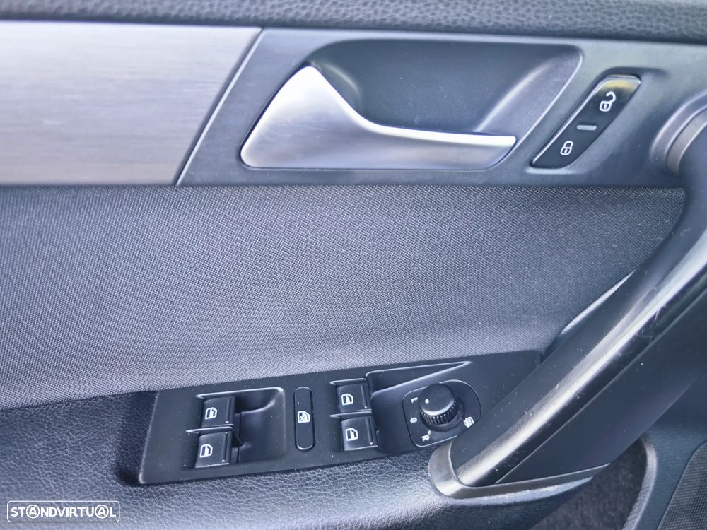 VW Passat Variant 1.6 TDI Confortline Navig - 17