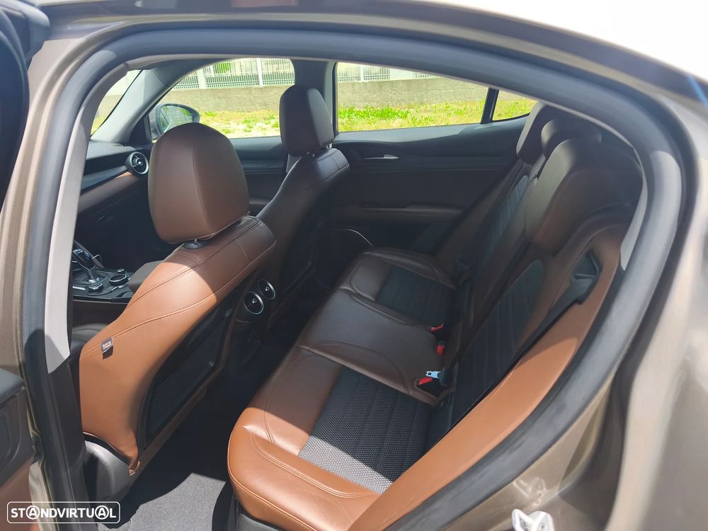 Alfa Romeo Stelvio 2.2 16V AT8-Q4 Executive - 9