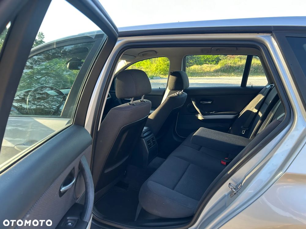BMW Seria 3 318i Edition Exclusive - 7