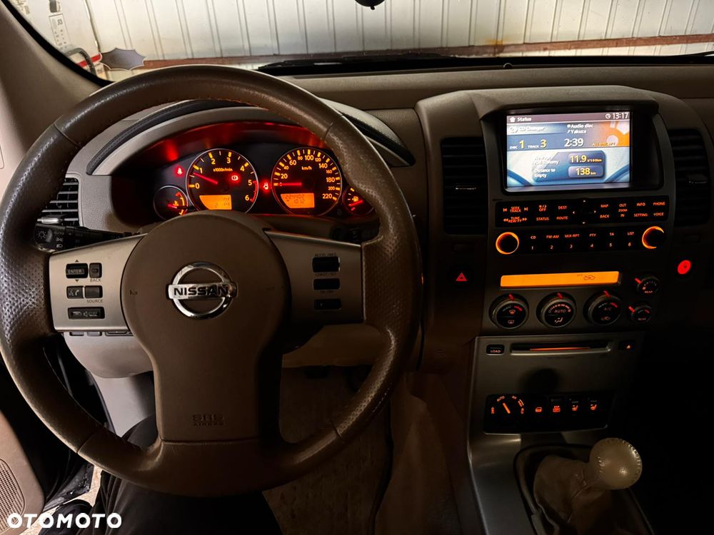 Nissan Pathfinder 2.5 dCi Premium - 25