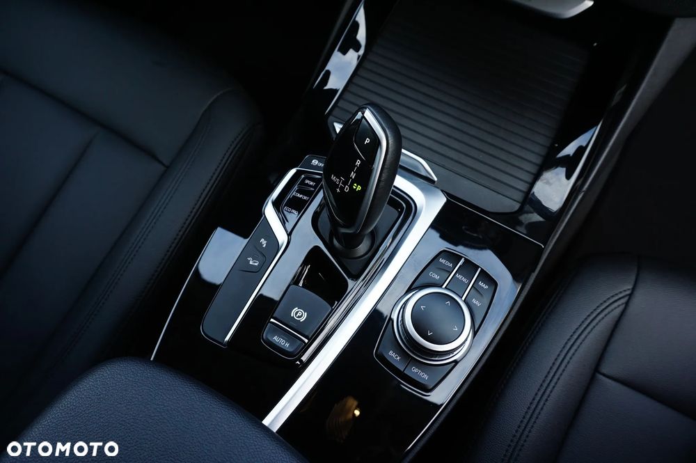 BMW X3 xDrive20i Advantage - 28