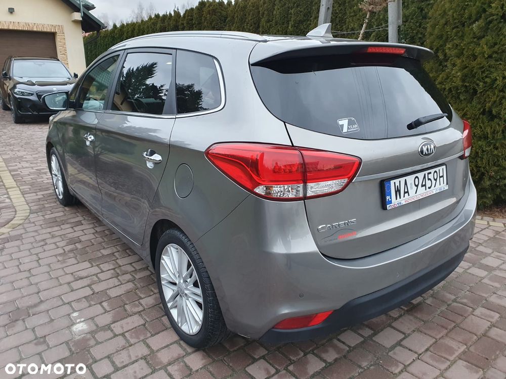 Kia Carens - 5