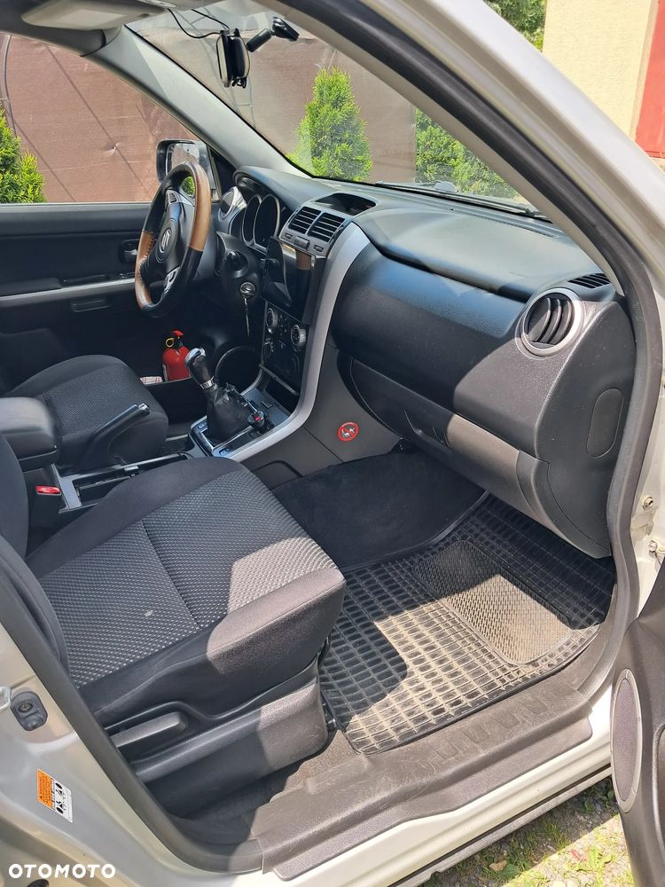 Suzuki Grand Vitara 2.0 - 18
