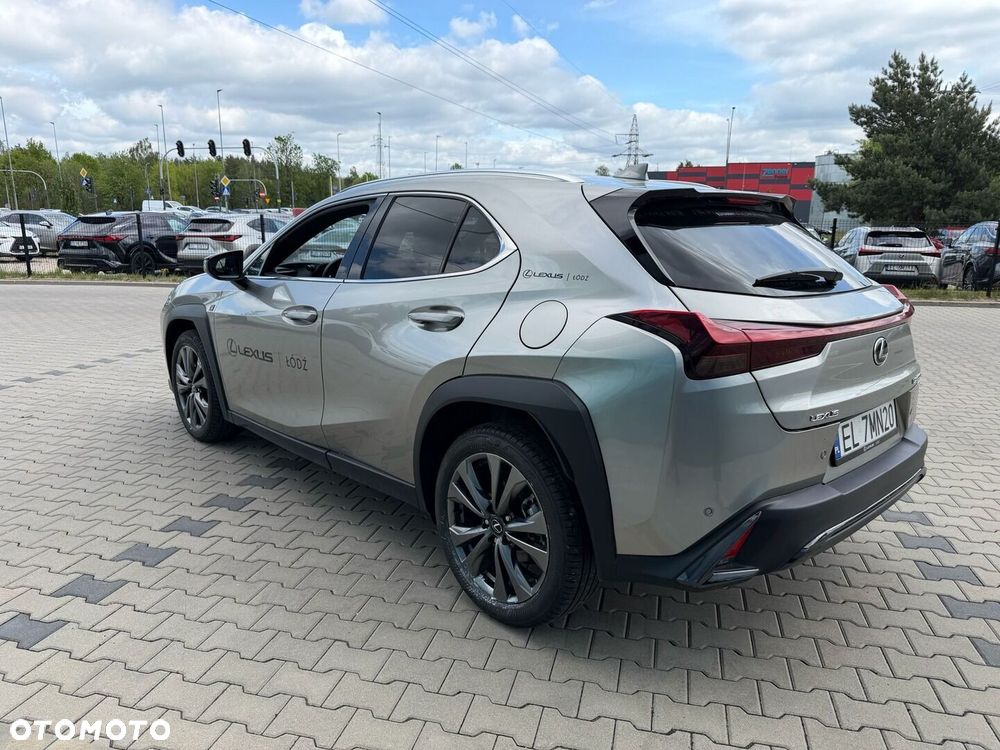Lexus UX 300h F Sport Design - 7