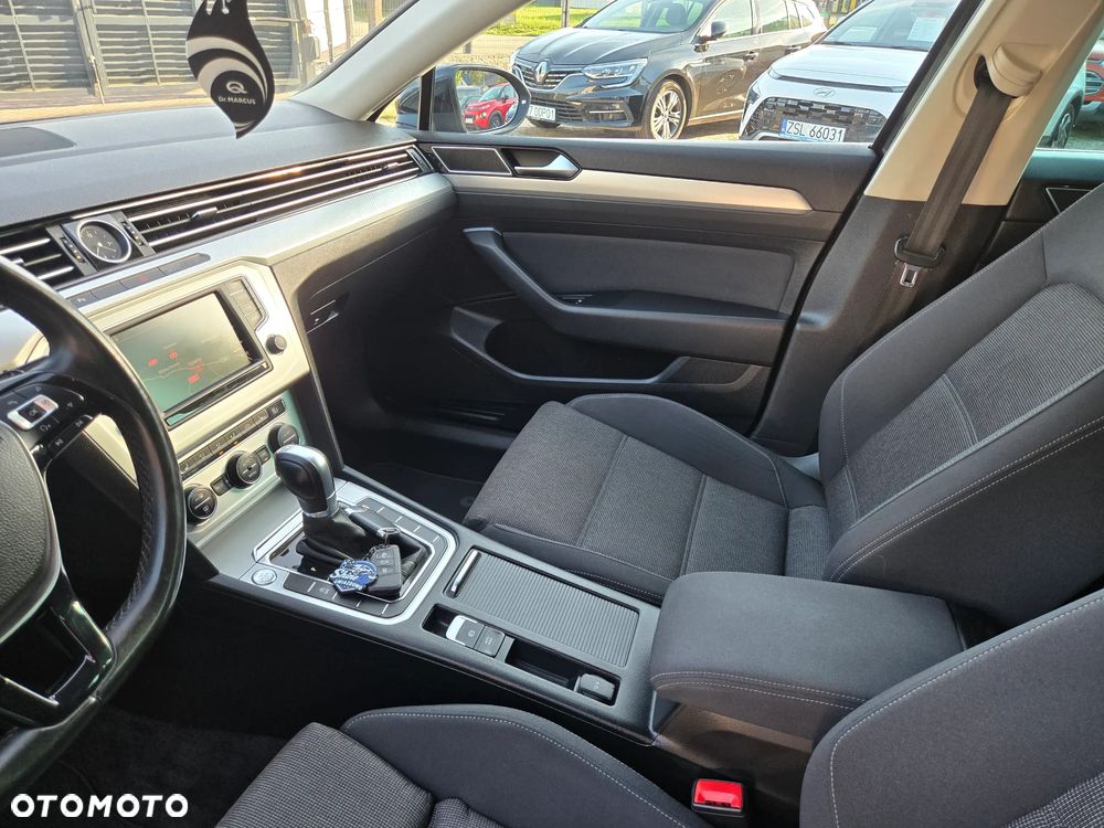 Volkswagen Passat 2.0 TDI SCR DSG Comfortline - 15