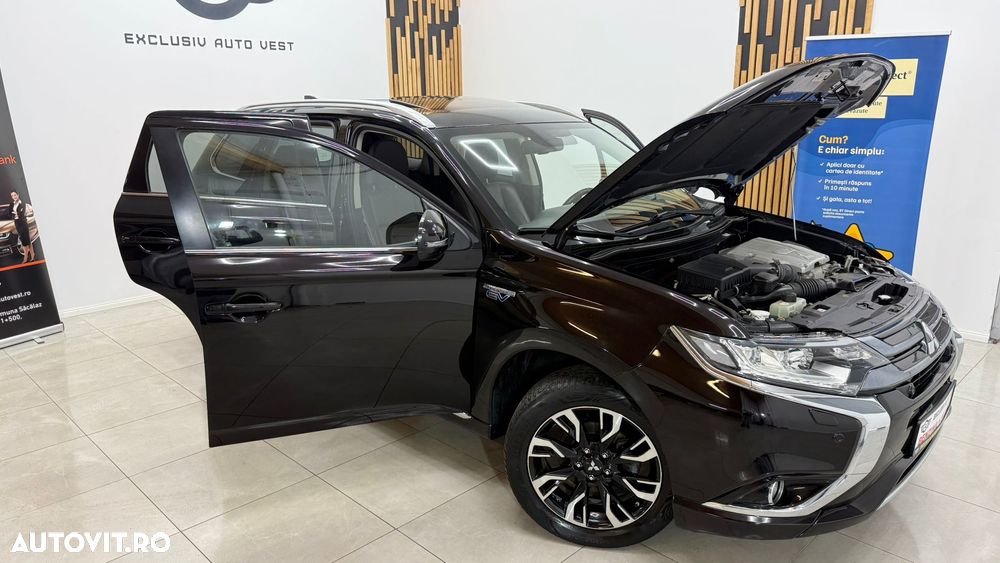 Mitsubishi Outlander 2.0 4WD Plug-In Hybrid - 11