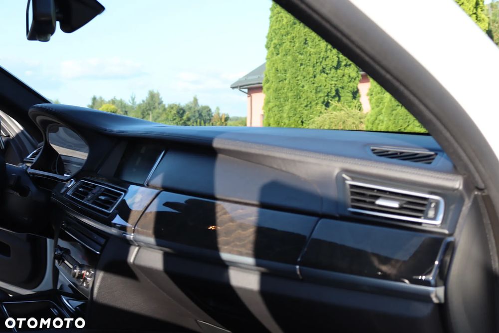 BMW Seria 7 750i - 26