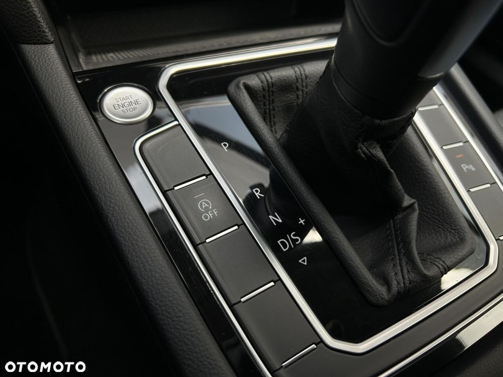 Volkswagen Passat - 32