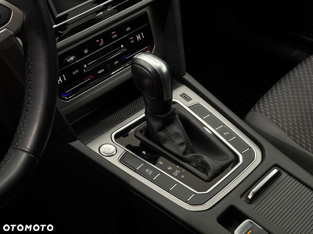 Volkswagen Passat - 9