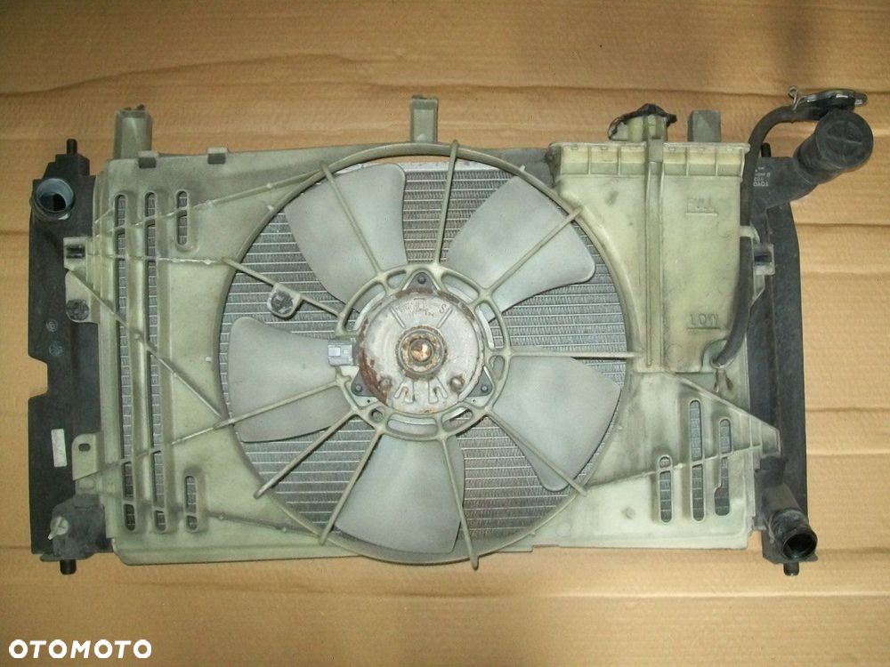 toyota corolla e12 02-06 vvti chłodnica wentylator - 1