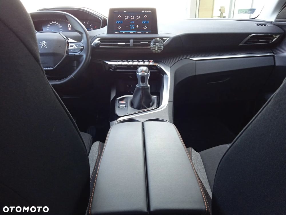 Peugeot 3008 1.2 PureTech Allure S&S - 17