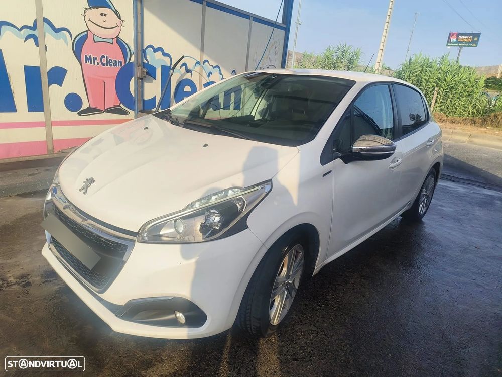 Peugeot 208 1.2 PureTech Signature - 11