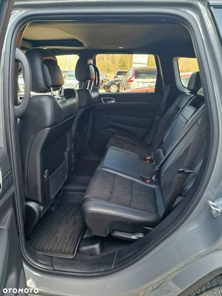 Jeep Grand Cherokee - 16