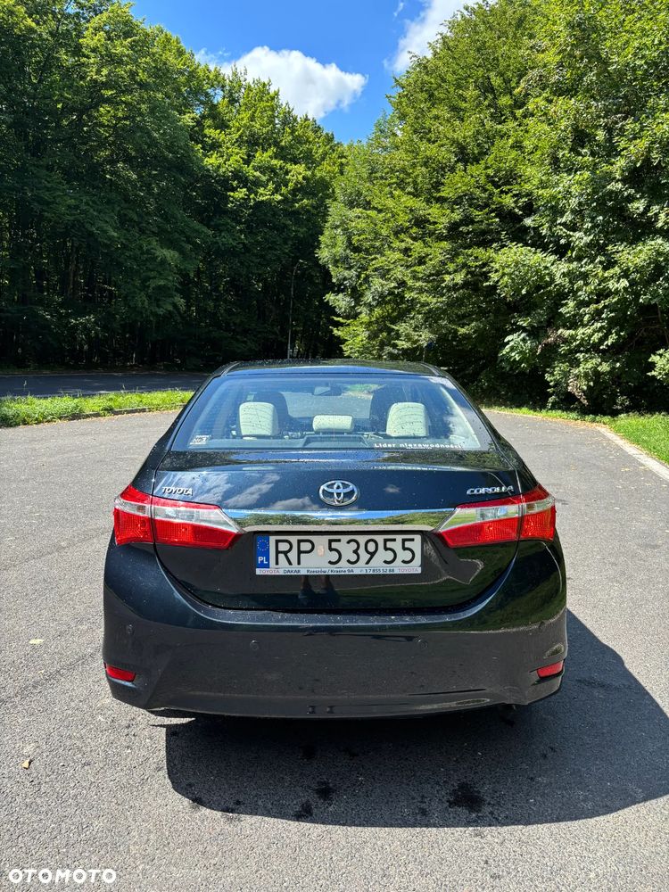 Toyota Corolla 1.6 Premium + - 6