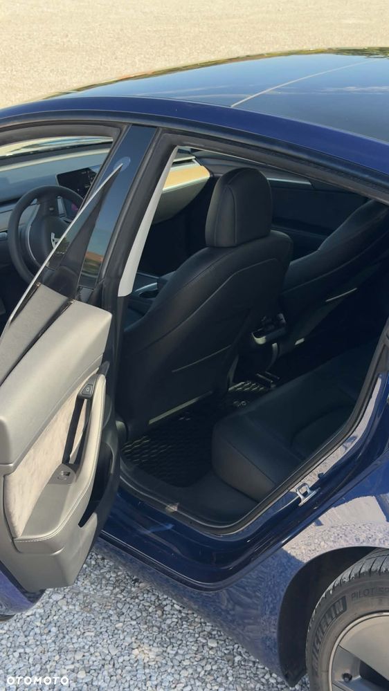 Tesla Model 3 - 10