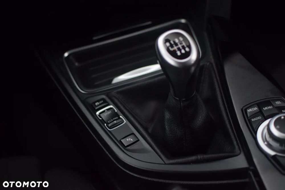 BMW Seria 3 318d DPF Edition Sport - 21