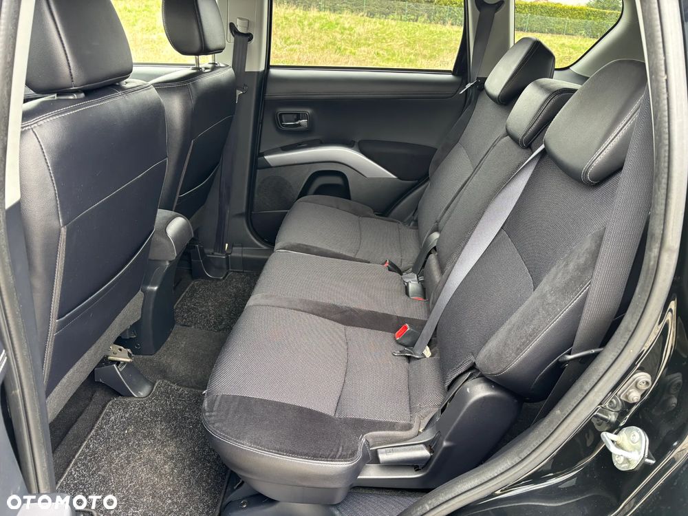 Mitsubishi Outlander 2.2 DI-D 4WD Invite - 10