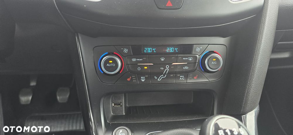 Ford Focus 1.0 EcoBoost Titanium - 23