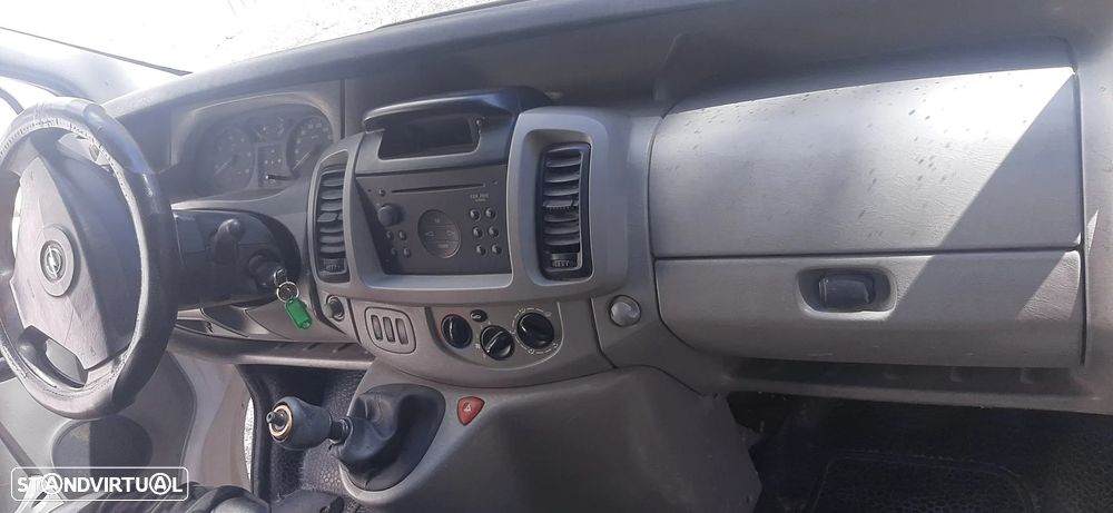 Opel Vivaro 1.9 DTi L1 H1 — fotografia 9
