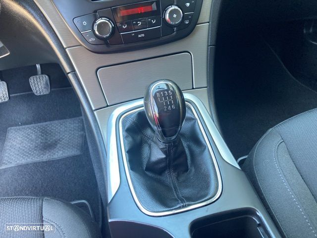 Opel Insignia Sports Tourer 2.0 CDTi Edition S/S — fotografia 22