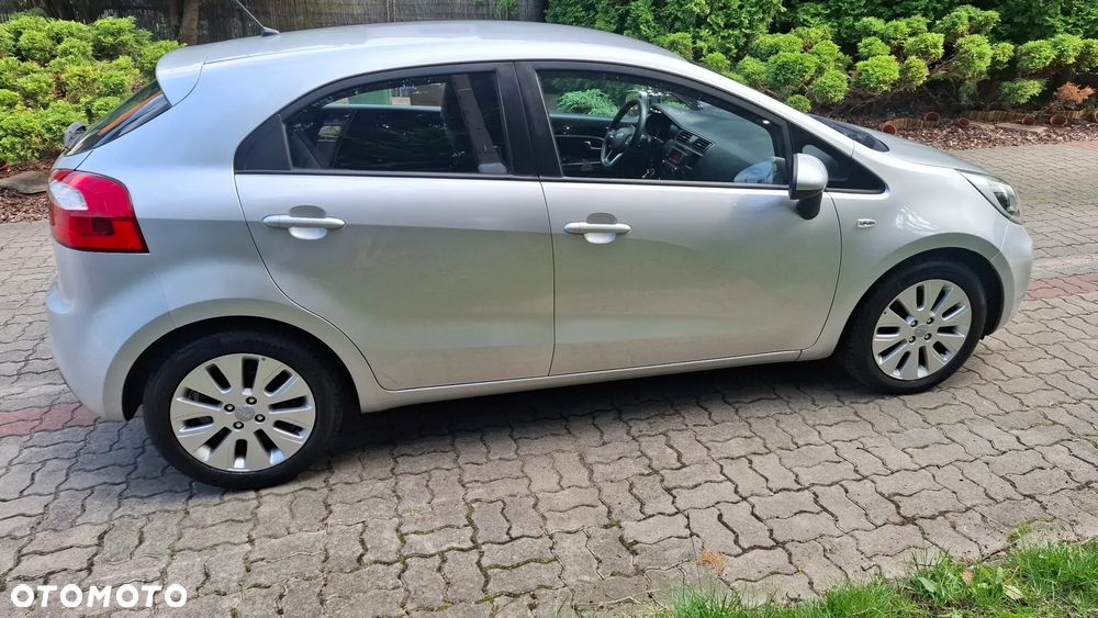Kia Rio 1.2 Dream Team Edition - 4