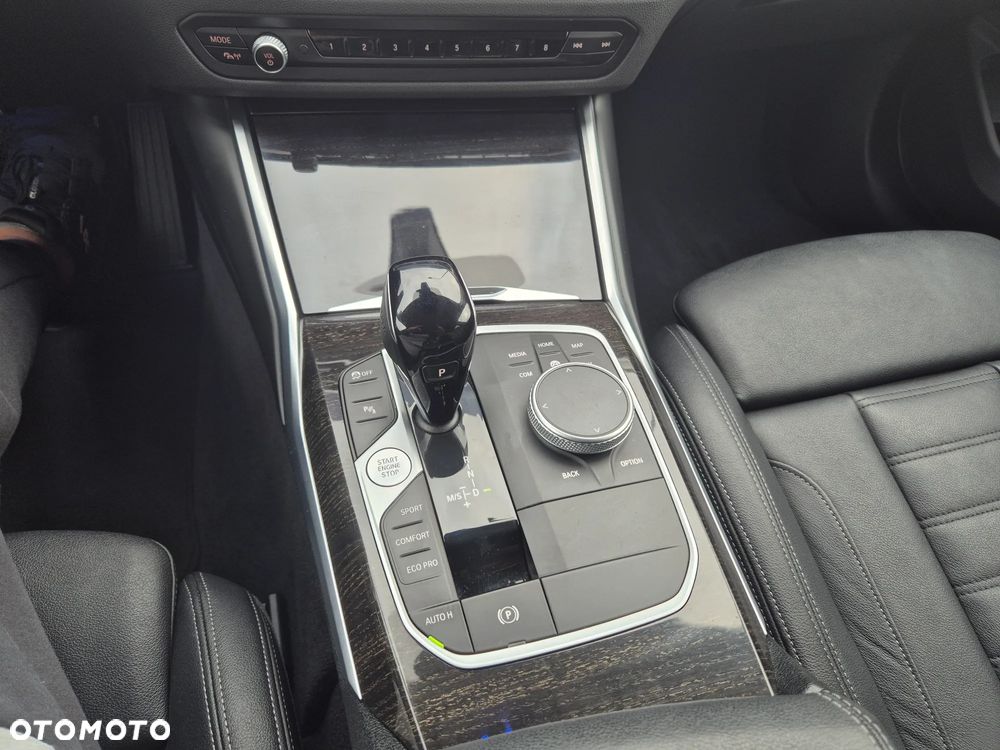 BMW Seria 3 318d Touring Luxury Line - 13