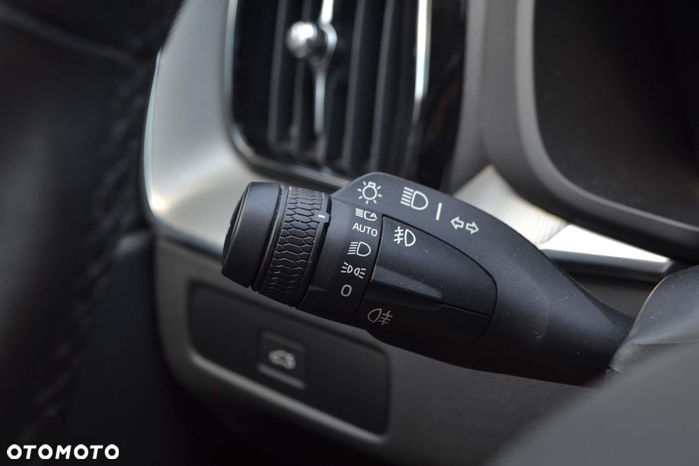 Volvo XC 60 B4 D Plus Bright - 27