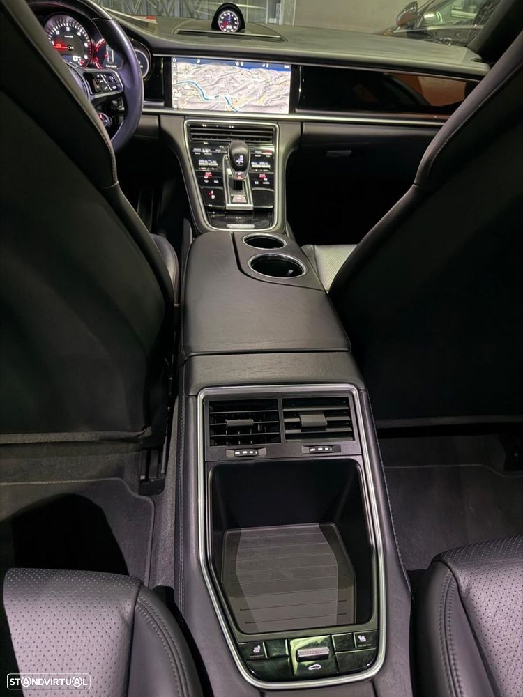 Porsche Panamera 4 S - 16