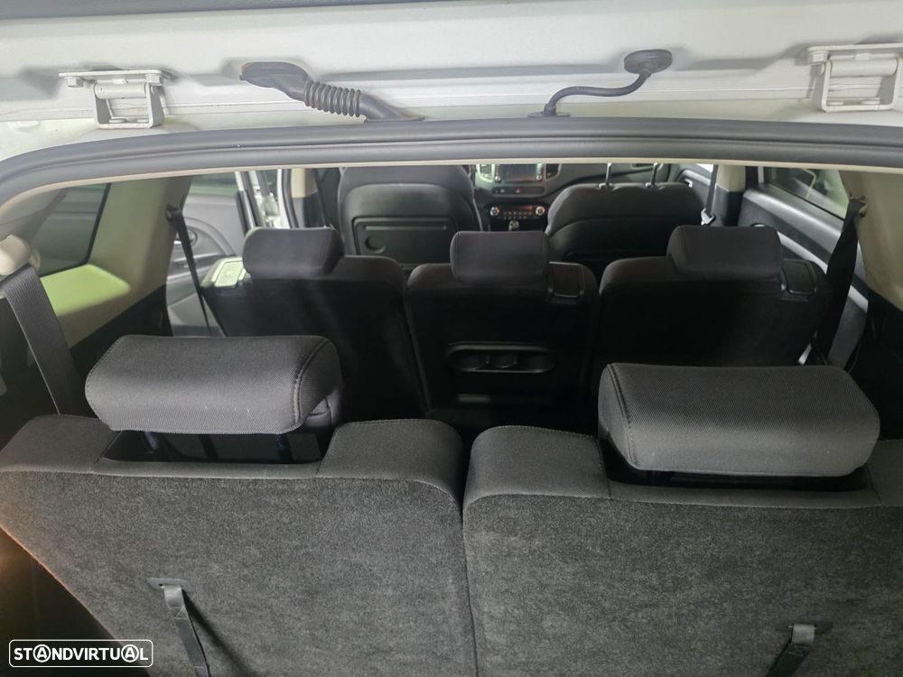 Kia Carens - 20