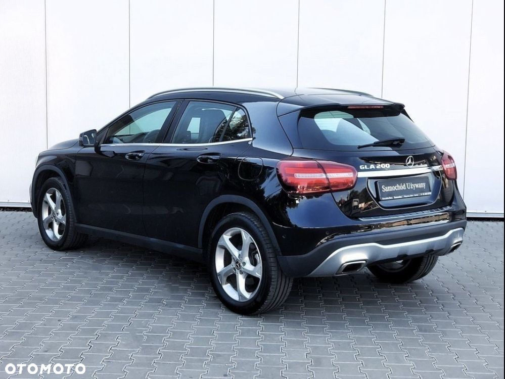 Mercedes-Benz GLA 200 7G-DCT AMG Line - 3