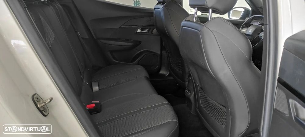 Peugeot 2008 1.2 PureTech GT - 21