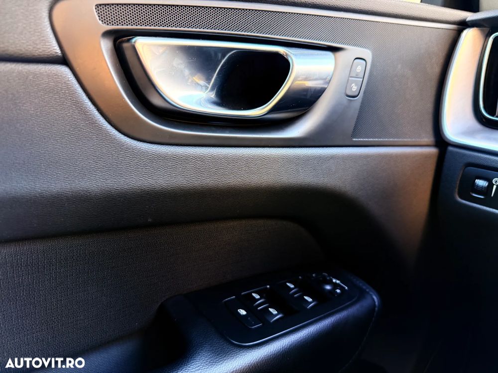 Volvo XC 60 D3 Momentum Pro - 31