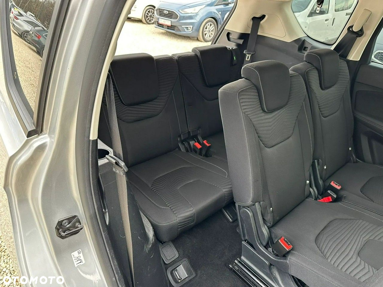 Ford S-Max - 16