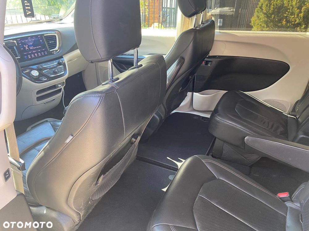 Chrysler Pacifica - 17
