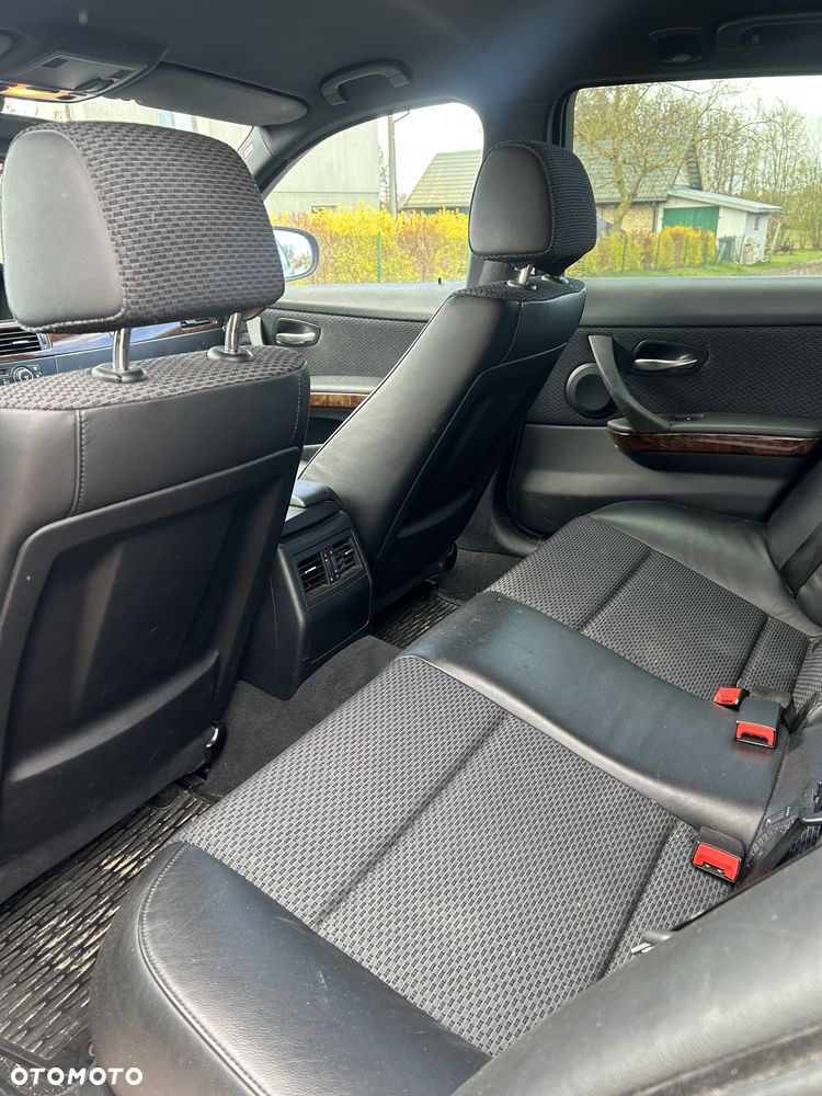 BMW Seria 3 318i - 4