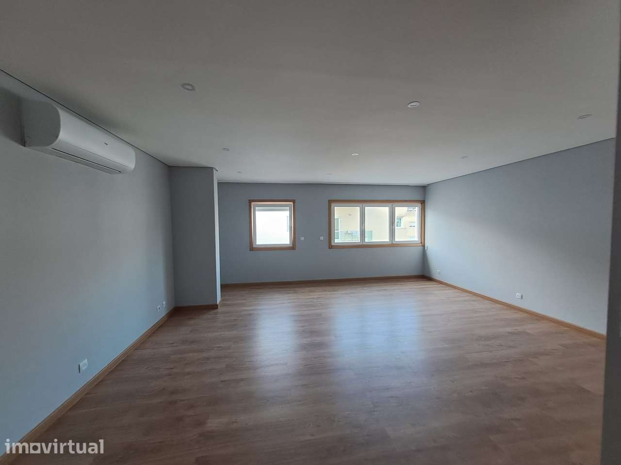 Excelente T3 Remodelado | 165 m² | Último Andar | Ramada (Pedrenais) - Grande imagem: 3/13