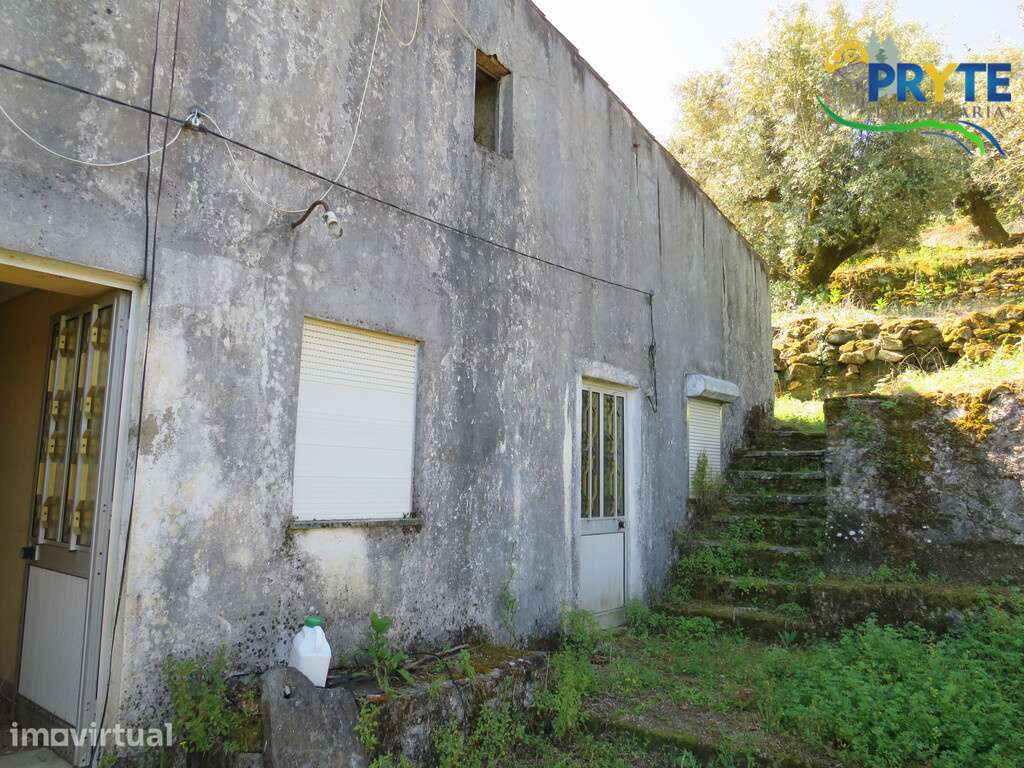Moradia com pequeno quintal a 5 minutos da Vila da Sertã