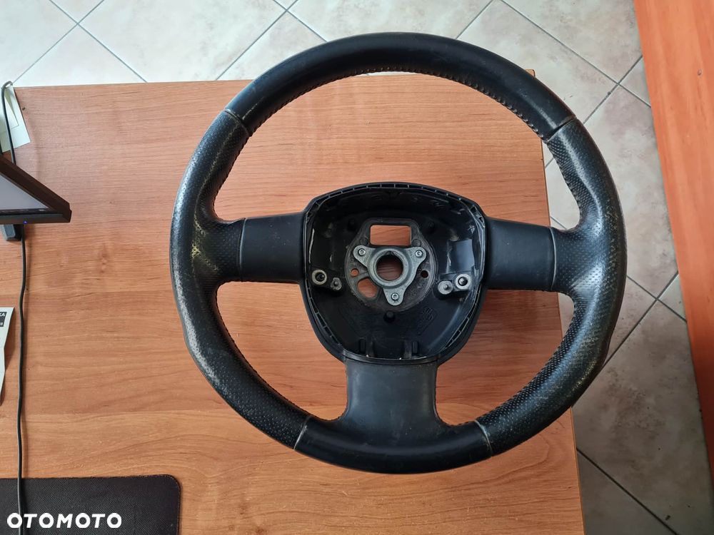 Kierownica Audi A3 A4 A6 8p b6 b7 b8 c6 c7 skórzana skóra perforowana - 1