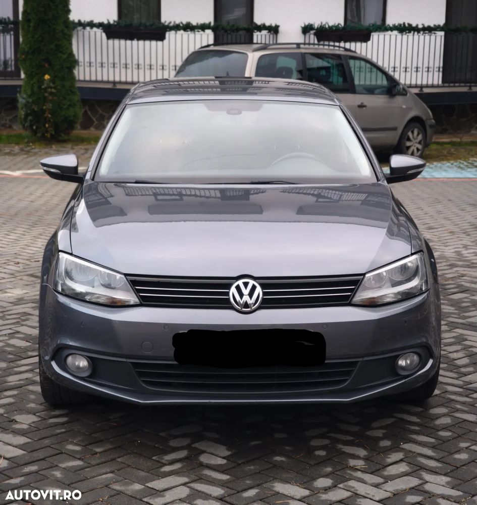 Volkswagen Jetta - 1