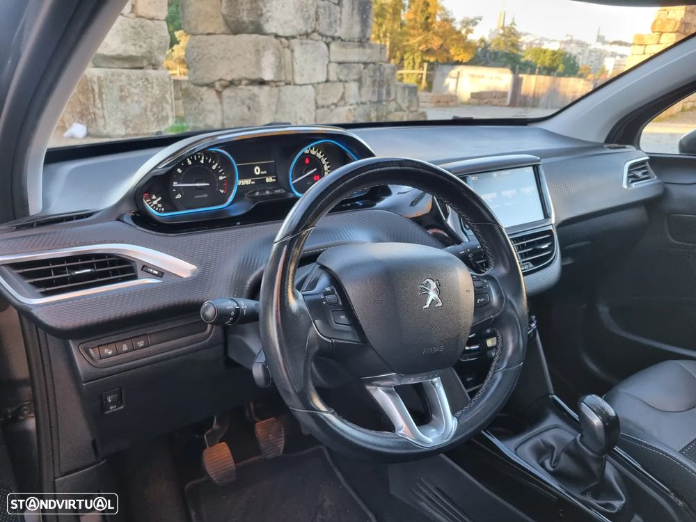 Peugeot 2008 1.2 PureTech Allure - 19