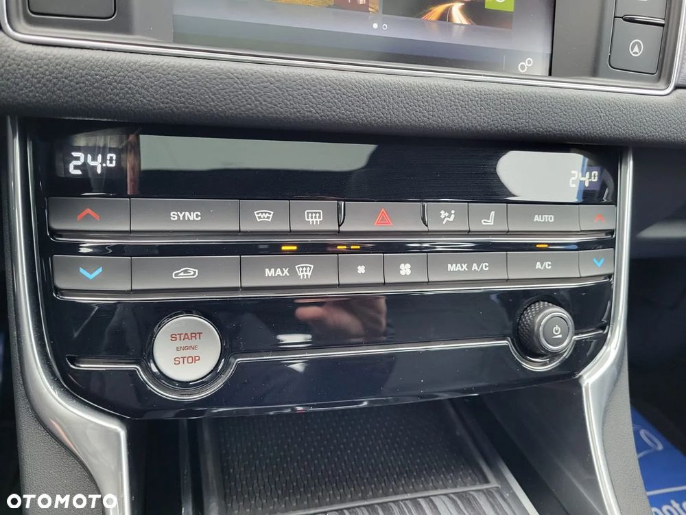 Jaguar XF 2.0 i4D AWD R-Sport - 30