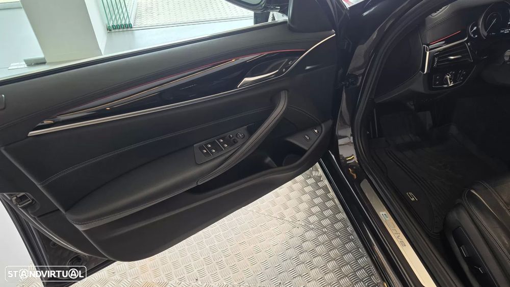 BMW 530 e iPerformance Line Luxury - 33