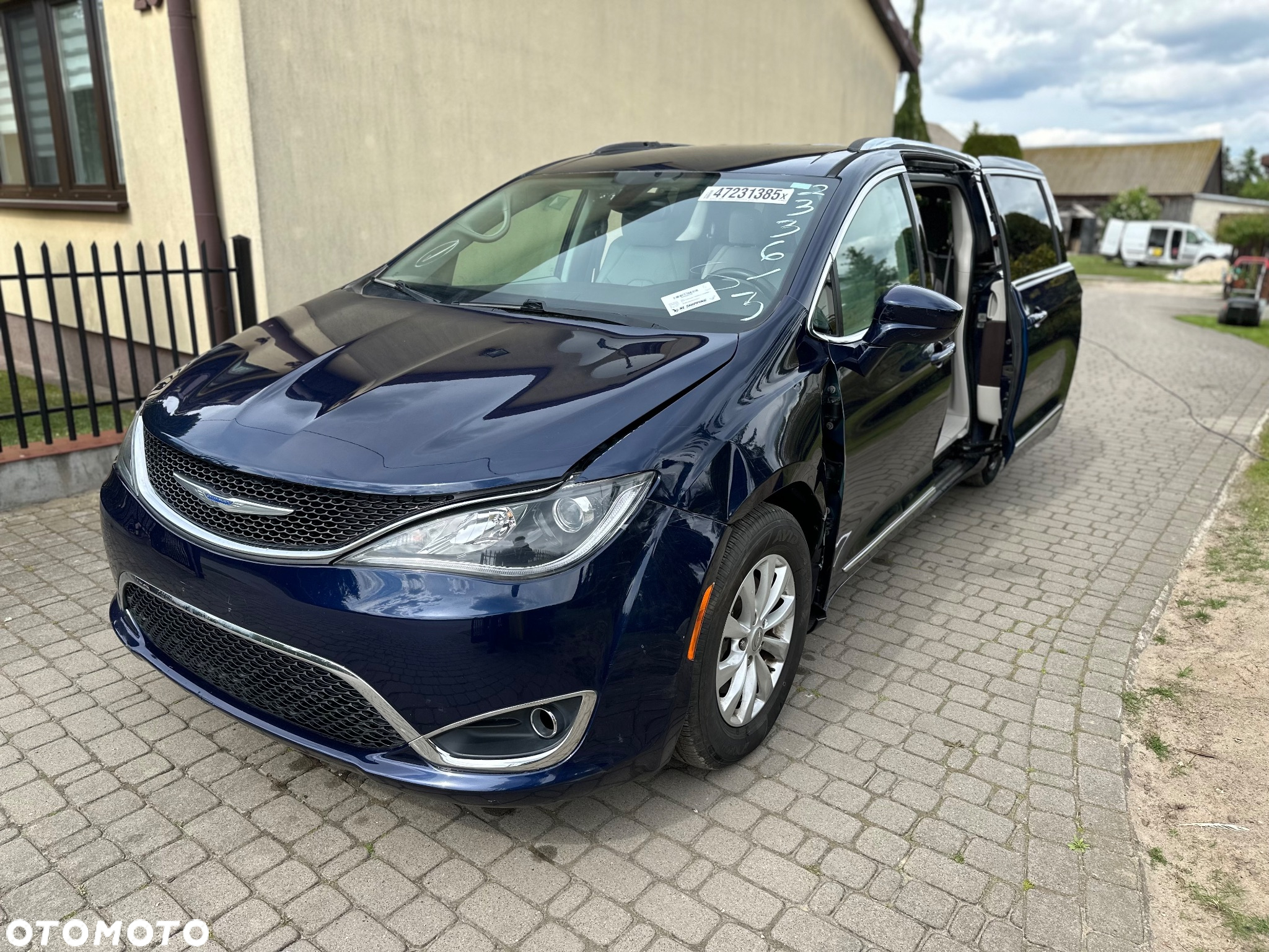 Chrysler Pacifica - 5