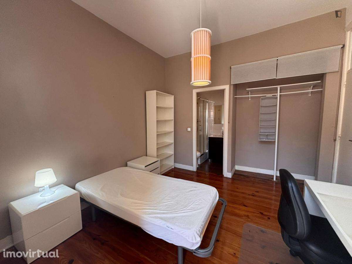 Quarto - localizado em Entrecampos Lisbon - Grande imagem: 4/9